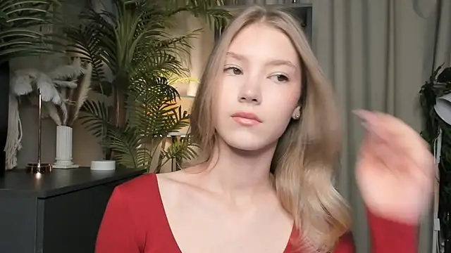 Snapshot of ChinBonnell chatting on 10/25/25, 05:37 ChinBonnell online show from 10/25/25, 05:37