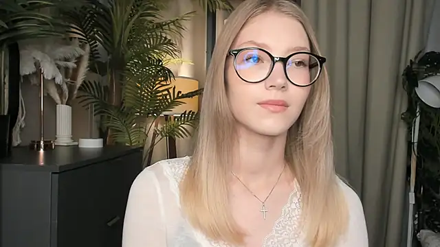 Snapshot of ChinBonnell chatting on 11/07/25, 05:40 ChinBonnell online show from 11/07/25, 05:40