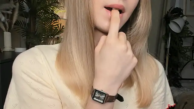 Snapshot of ChinBonnell chatting on 11/08/25, 05:40 ChinBonnell online show from 11/08/25, 05:40