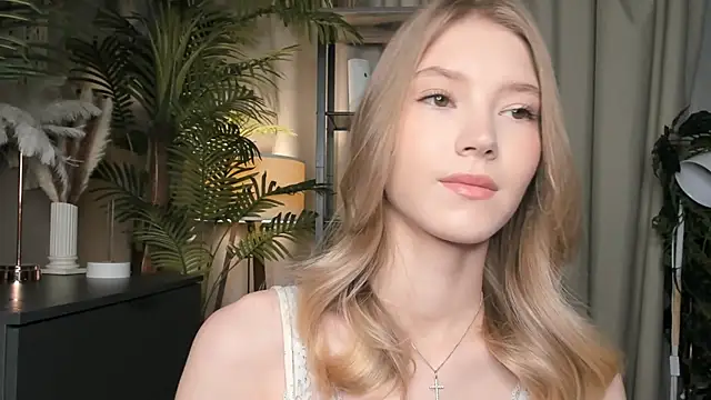 Snapshot of ChinBonnell chatting on 11/09/25, 05:39 ChinBonnell online show from 11/09/25, 05:39