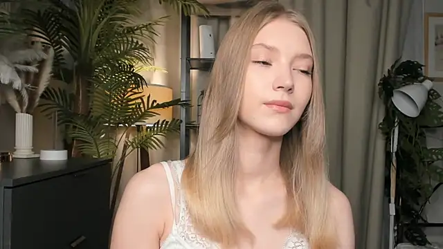 Snapshot of ChinBonnell chatting on 11/12/25, 05:41 ChinBonnell online show from 11/12/25, 05:41