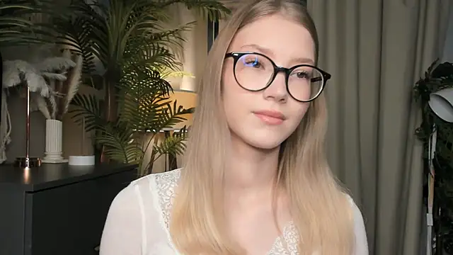 Snapshot of ChinBonnell chatting on 11/13/25, 05:39 ChinBonnell online show from 11/13/25, 05:39