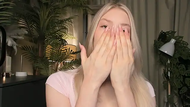 Snapshot of ChinBonnell chatting on 11/30/25, 05:44 ChinBonnell online show from 11/30/25, 05:44