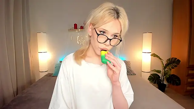 Snapshot of Kristial_soopxxx chatting on 09/25/25, 03:38 Kristial soopxxx online show from 09/25/25, 03:38