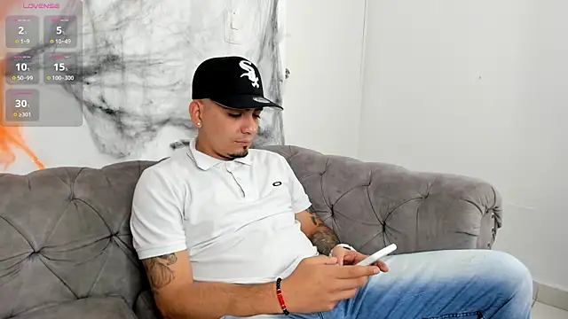 OwenStonne  online show from 11/02/25, 04:37