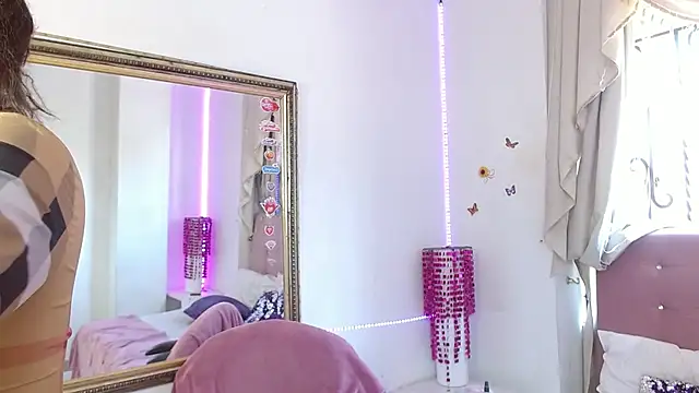 Saori Evans online show from 09/22/25, 08:33