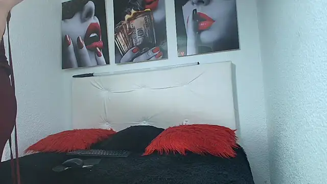 Snapshot of amy_lennox chatting on 07/02/26, 01:39 amy lennox online show from 07/02/26, 01:39