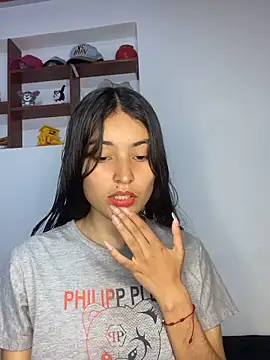 Snapshot of hotwife26 chatting on 04/07/26, 09:04 hotwife26 online show from 04/07/26, 09:04