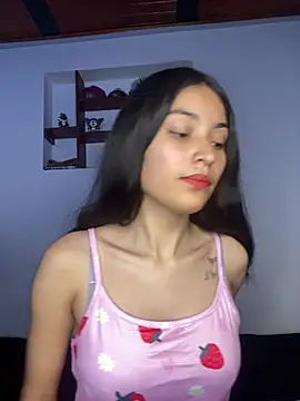 Snapshot of hotwife26 chatting on 04/08/26, 07:03 hotwife26 online show from 04/08/26, 07:03