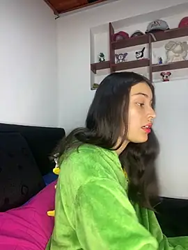 Snapshot of hotwife26 chatting on 04/14/26, 12:38 hotwife26 online show from 04/14/26, 12:38