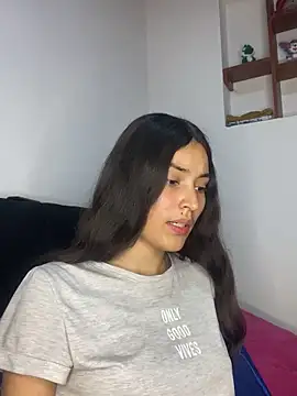 Snapshot of hotwife26 chatting on 04/28/26, 02:27 hotwife26 online show from 04/28/26, 02:27