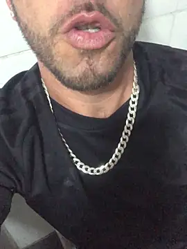 Snapshot of BigJack_biby chatting on 10/18/25, 10:43 BigJack biby online show from 10/18/25, 10:43