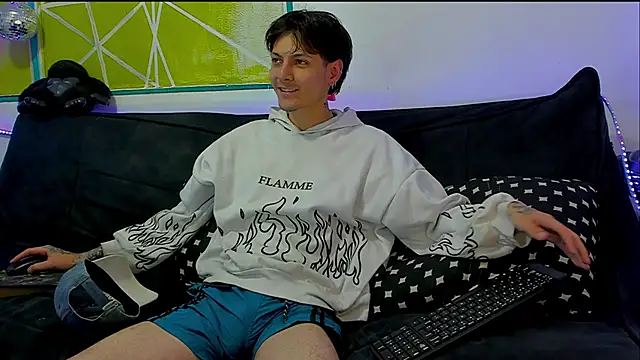 Snapshot of Dioniso_guy8 chatting on 03/31/26, 07:25 Dioniso guy8 online show from 03/31/26, 07:25