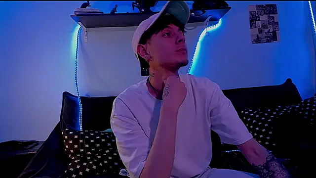 Snapshot of Dioniso_guy8 chatting on 04/16/26, 10:23 Dioniso guy8 online show from 04/16/26, 10:23