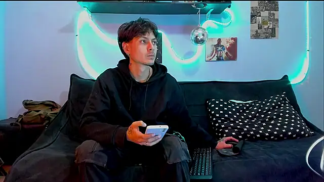 Snapshot of Dioniso_guy8 chatting on 04/21/26, 08:12 Dioniso guy8 online show from 04/21/26, 08:12