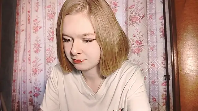 Snapshot of LiaVibes chatting on 03/23/26, 07:56 LiaVibes online show from 03/23/26, 07:56