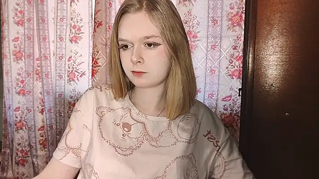 Snapshot of LiaVibes chatting on 04/02/26, 07:39 LiaVibes online show from 04/02/26, 07:39