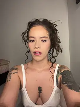 Snapshot of alysa_g_ chatting on 10/16/25, 10:44 alysa g online show from 10/16/25, 10:44