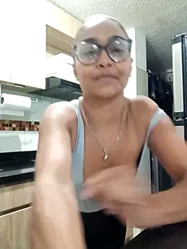 BiiancaEstradaa online show from 04/08/26, 02:11