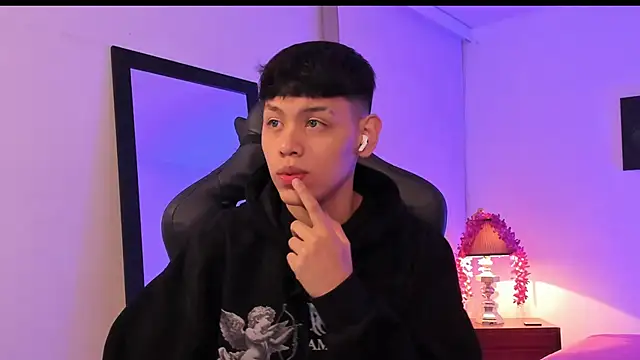 zeus blaze online show from 09/19/25, 11:44