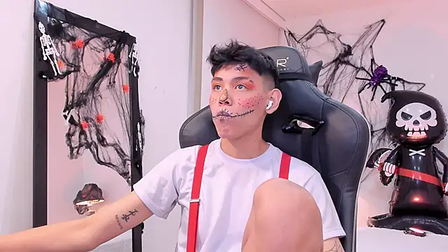 zeus blaze online show from 10/03/25, 12:24