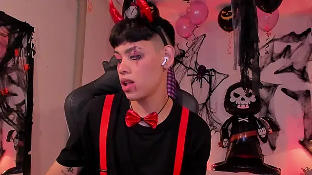 zeus blaze online show from 10/04/25, 05:49