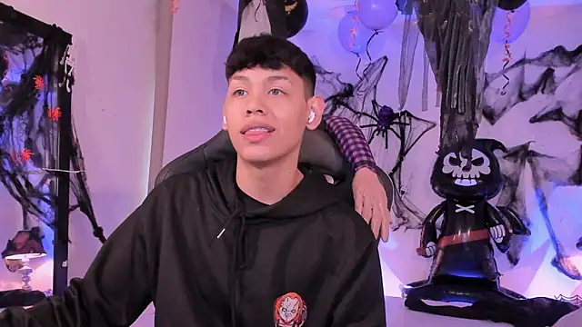 zeus blaze online show from 10/06/25, 12:13