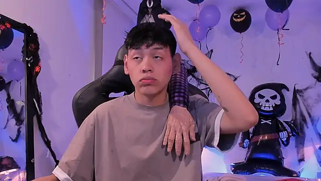 zeus blaze online show from 10/24/25, 12:12