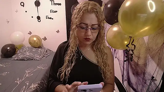 Skarleth Diaz online show from 11/05/25, 04:12