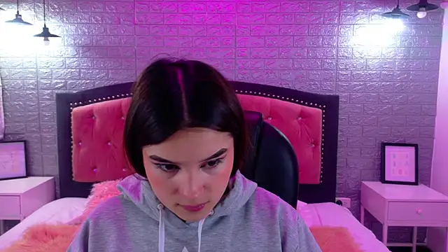 Snapshot of Natalie_loffreda chatting on 09/20/25, 02:56 Natalie loffreda online show from 09/20/25, 02:56