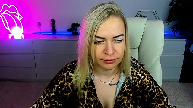 Anna Snows online show from 09/16/25, 06:42