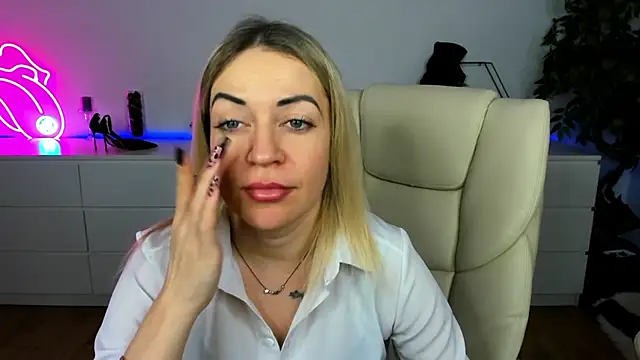 Anna Snows online show from 12/01/25, 06:46