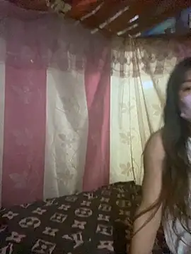 Snapshot of PhanHaa chatting on 10/26/25, 12:44 PhanHaa online show from 10/26/25, 12:44