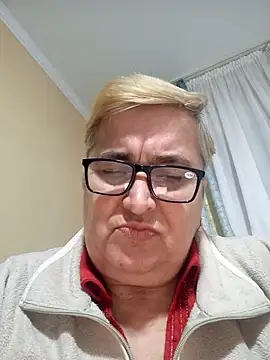 Snapshot of Sonya51561 chatting on 10/31/25, 04:41 Sonya51561 online show from 10/31/25, 04:41