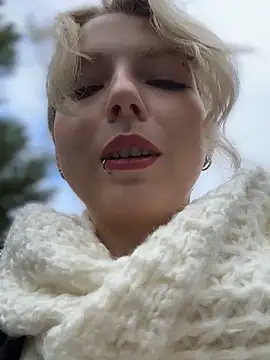 Snapshot of EveLittleSinner chatting on 09/19/25, 07:54 EveLittleSinner online show from 09/19/25, 07:54