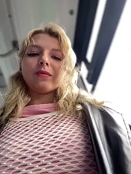 Snapshot of EveLittleSinner chatting on 09/23/25, 09:12 EveLittleSinner online show from 09/23/25, 09:12