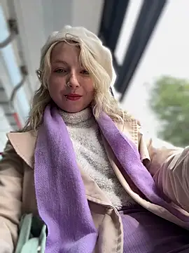 Snapshot of EveLittleSinner chatting on 09/24/25, 08:39 EveLittleSinner online show from 09/24/25, 08:39