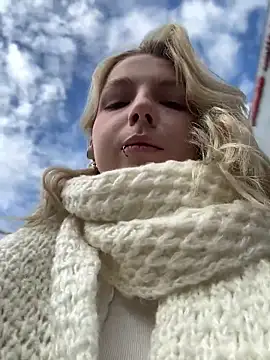 Snapshot of EveLittleSinner chatting on 09/27/25, 08:52 EveLittleSinner online show from 09/27/25, 08:52