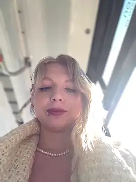 Snapshot of EveLittleSinner chatting on 09/30/25, 08:52 EveLittleSinner online show from 09/30/25, 08:52