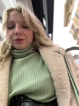 Snapshot of EveLittleSinner chatting on 10/05/25, 02:26 EveLittleSinner online show from 10/05/25, 02:26