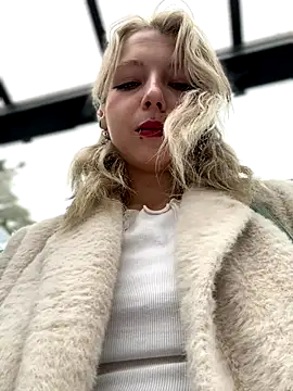 Snapshot of EveLittleSinner chatting on 10/10/25, 10:14 EveLittleSinner online show from 10/10/25, 10:14