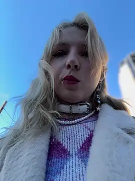 Snapshot of EveLittleSinner chatting on 10/17/25, 09:45 EveLittleSinner online show from 10/17/25, 09:45