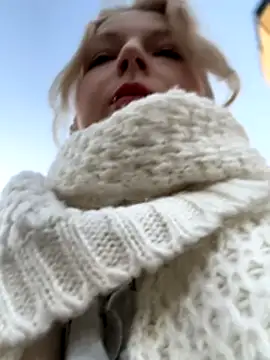 Snapshot of EveLittleSinner chatting on 10/18/25, 02:40 EveLittleSinner online show from 10/18/25, 02:40