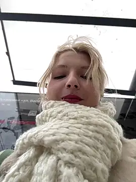 Snapshot of EveLittleSinner chatting on 10/23/25, 10:14 EveLittleSinner online show from 10/23/25, 10:14