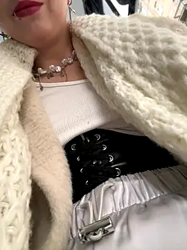 Snapshot of EveLittleSinner chatting on 10/26/25, 10:54 EveLittleSinner online show from 10/26/25, 10:54