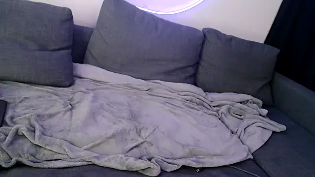 Snapshot of th1_ chatting on 03/22/26, 05:44 th1 online show from 03/22/26, 05:44