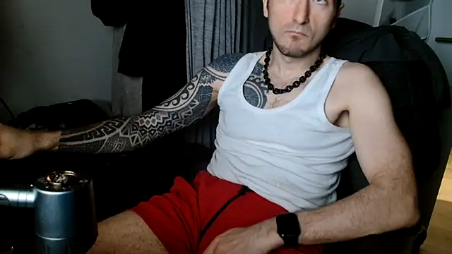 Snapshot of th1_ chatting on 03/29/26, 04:07 th1 online show from 03/29/26, 04:07