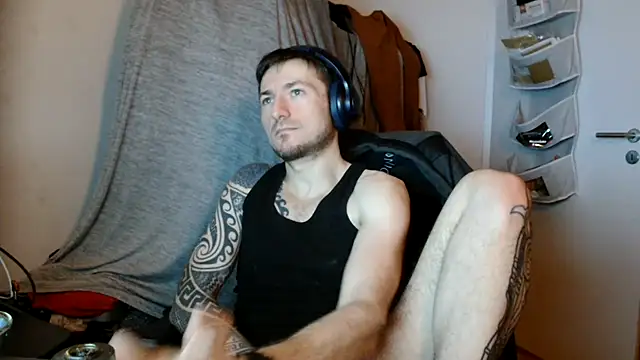 Snapshot of th1_ chatting on 03/31/26, 12:23 th1 online show from 03/31/26, 12:23