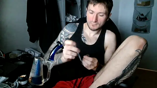 Snapshot of th1_ chatting on 04/01/26, 10:16 th1 online show from 04/01/26, 10:16