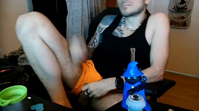 Snapshot of th1_ chatting on 04/02/26, 12:58 th1 online show from 04/02/26, 12:58